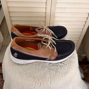 Women’s Skechers go step, size 9